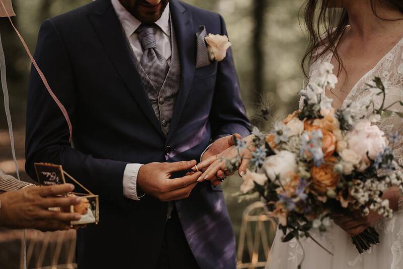 ELEGANTES ELOPEMENT IM WALD von Patricia Hamann