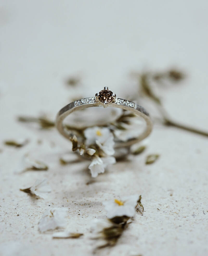 Verlobungsringe bis 1.100 Euro – Handgefertigt in Stuttgart | FINGERGLÜCK Verlobungsringe bis 1.100 Euro – Handgefertigt in Stuttgart | FINGERGLÜCK