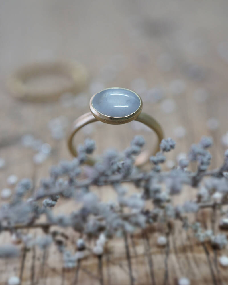 FINGERGLÜCK - Ring mit Sternsaphir in edlem Gold FINGERGLÜCK - Ring mit Sternsaphir in edlem Gold