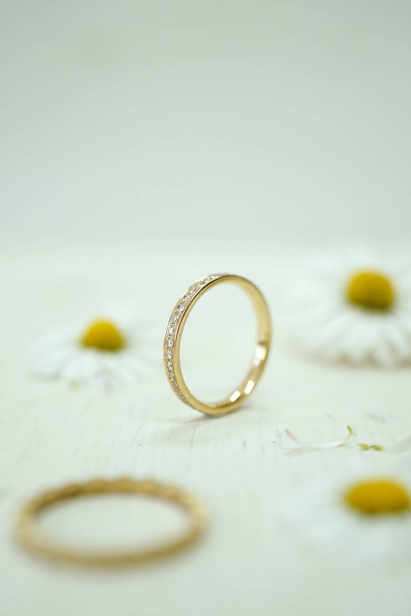 FINGERGLÜCK – Verlobungsring mit Brillanten – Memoire Ring