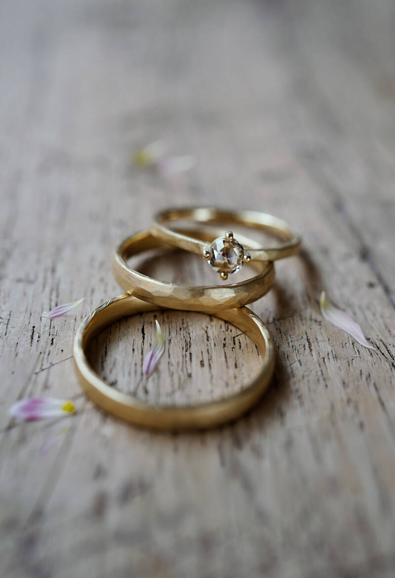 FINGERGLÜCK - Verlobungsringe Solitär mit Diamantrose FINGERGLÜCK - Verlobungsringe Solitär mit Diamantrose