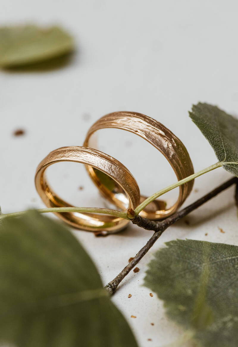 FINGERGLÜCK – Ringe aus Birkenzweigen und Birkenrinde FINGERGLÜCK – Ringe aus Birkenzweigen und Birkenrinde